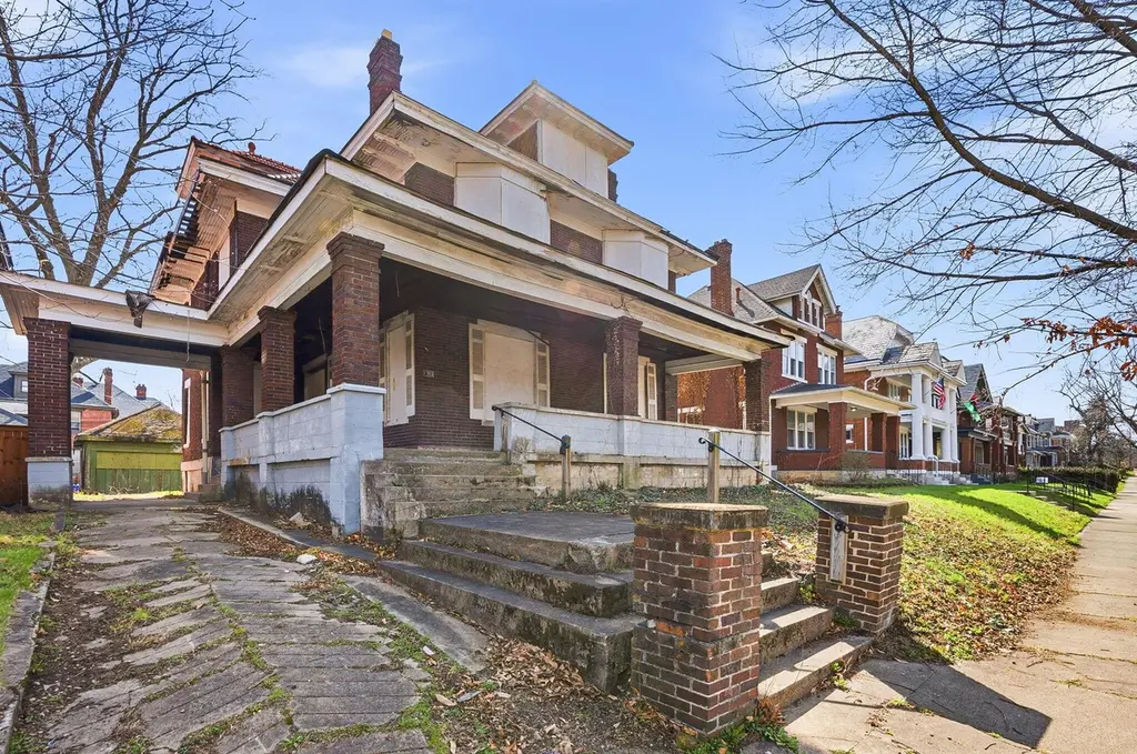 1703 Bryden Rd