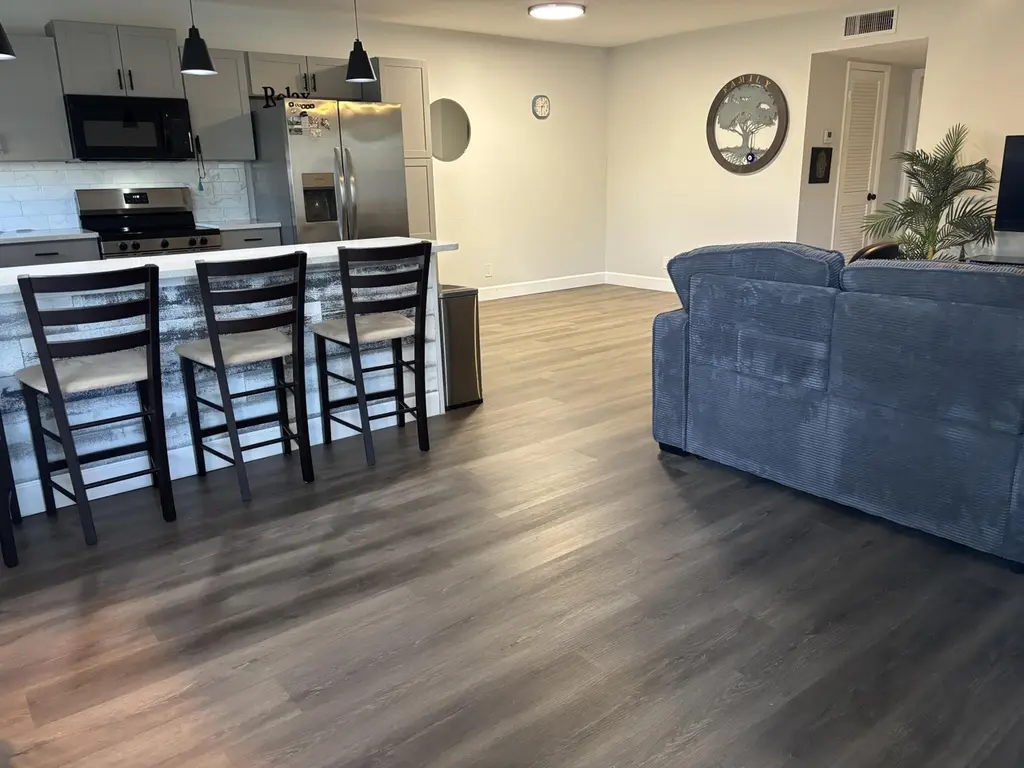 211 Country Ln Unit C