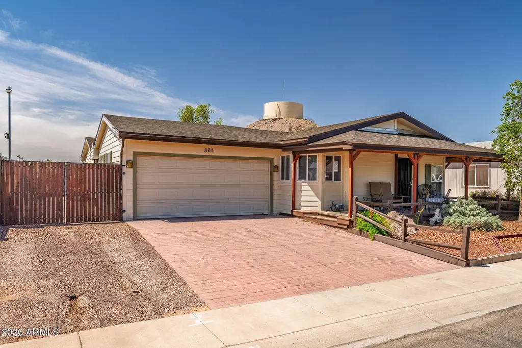 867 W Moon Shadow Dr