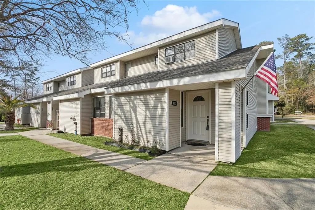 402 Cedarwood Dr #402