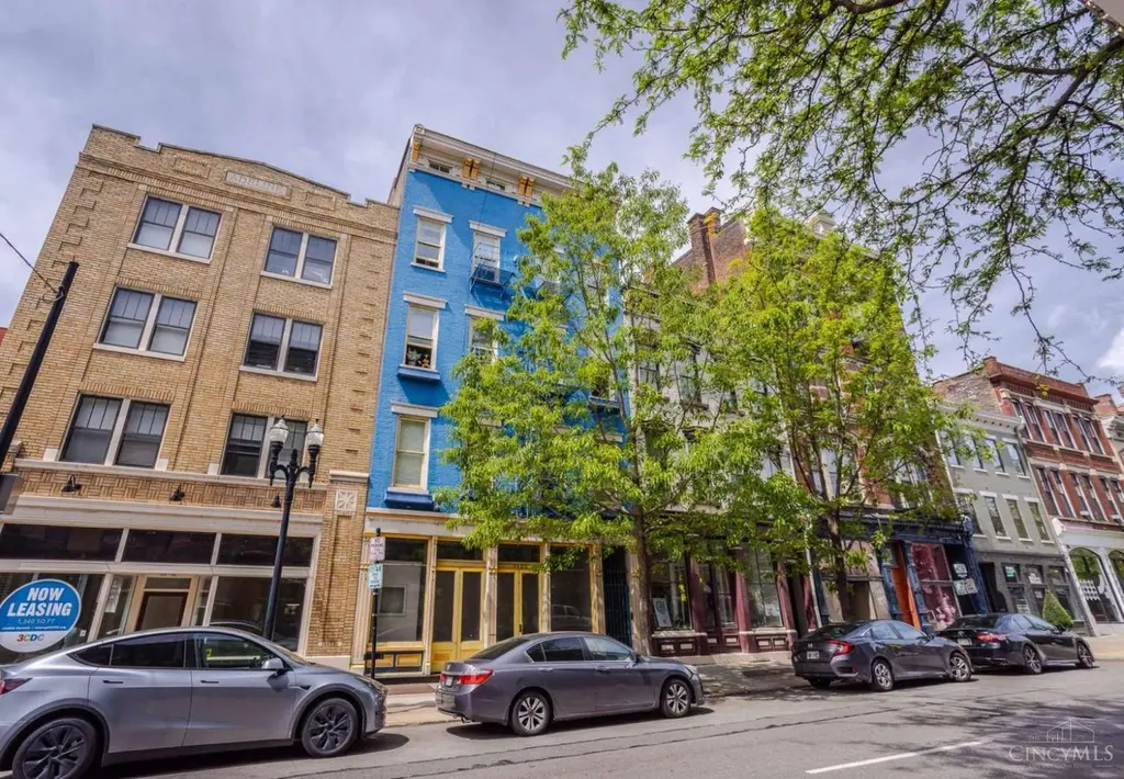 1407 Main St #4