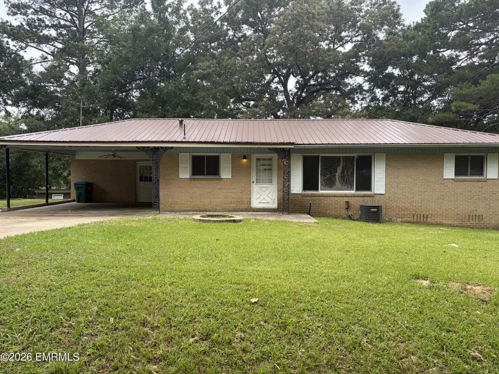 8 Robin Ln