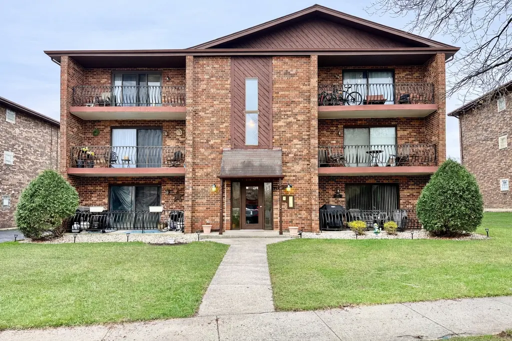 7925 Paxton Ave Unit 3B