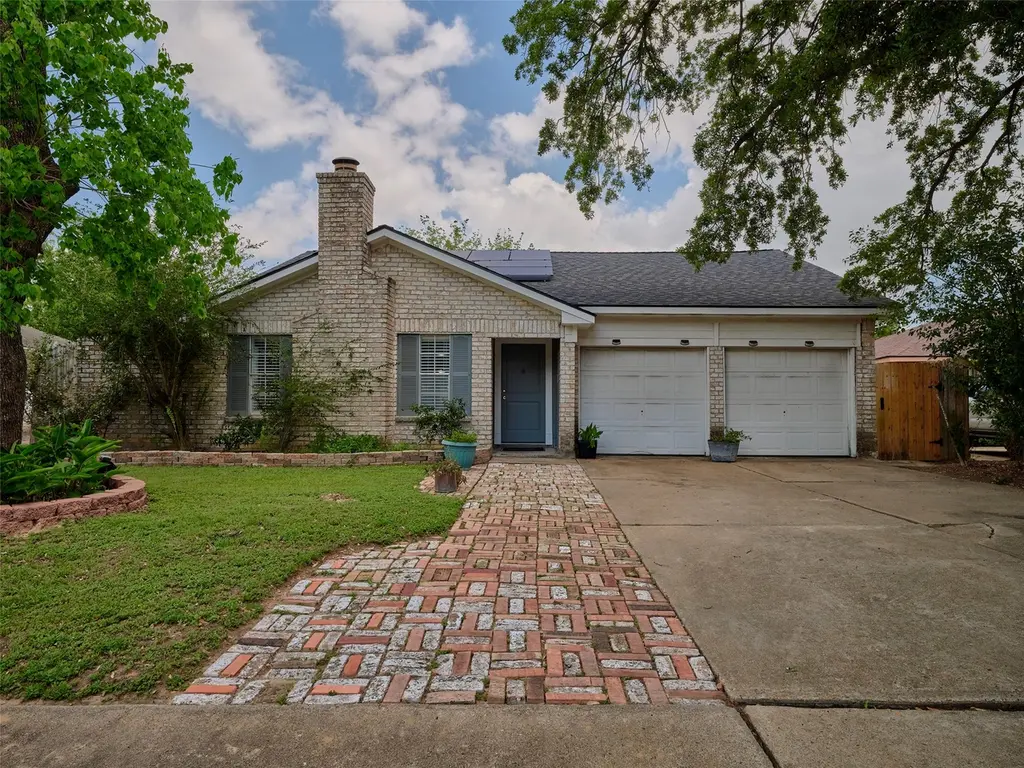 22106 Fincastle Dr