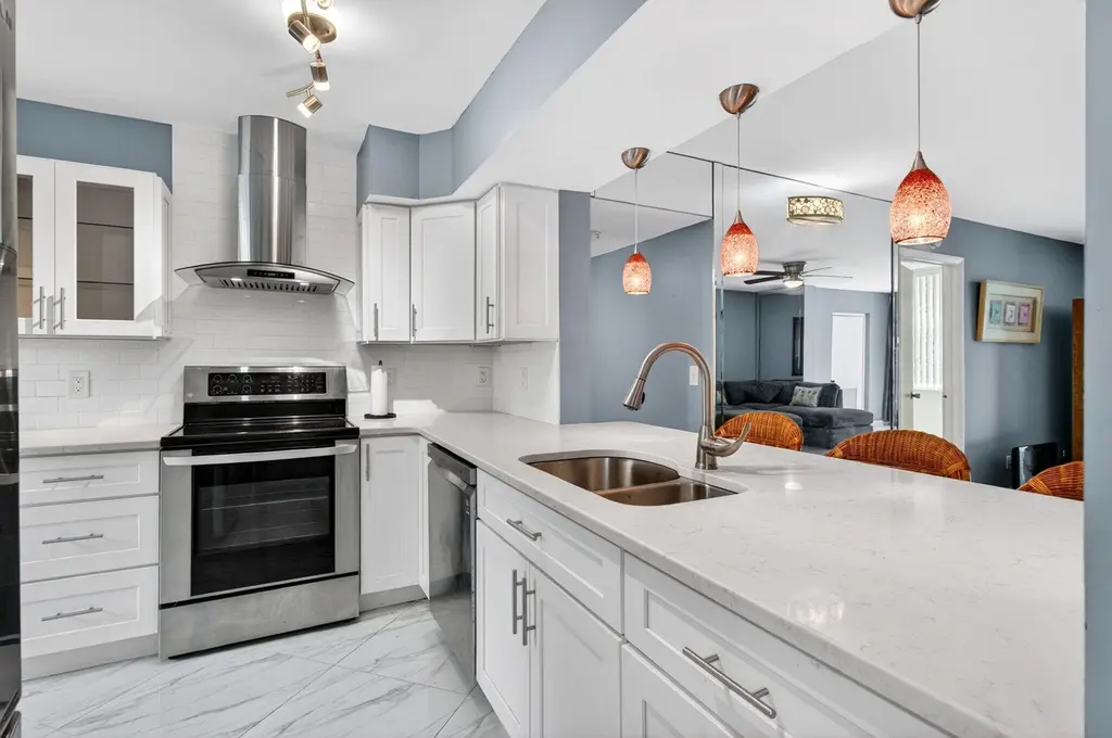 18 Willowbrook Ln #103