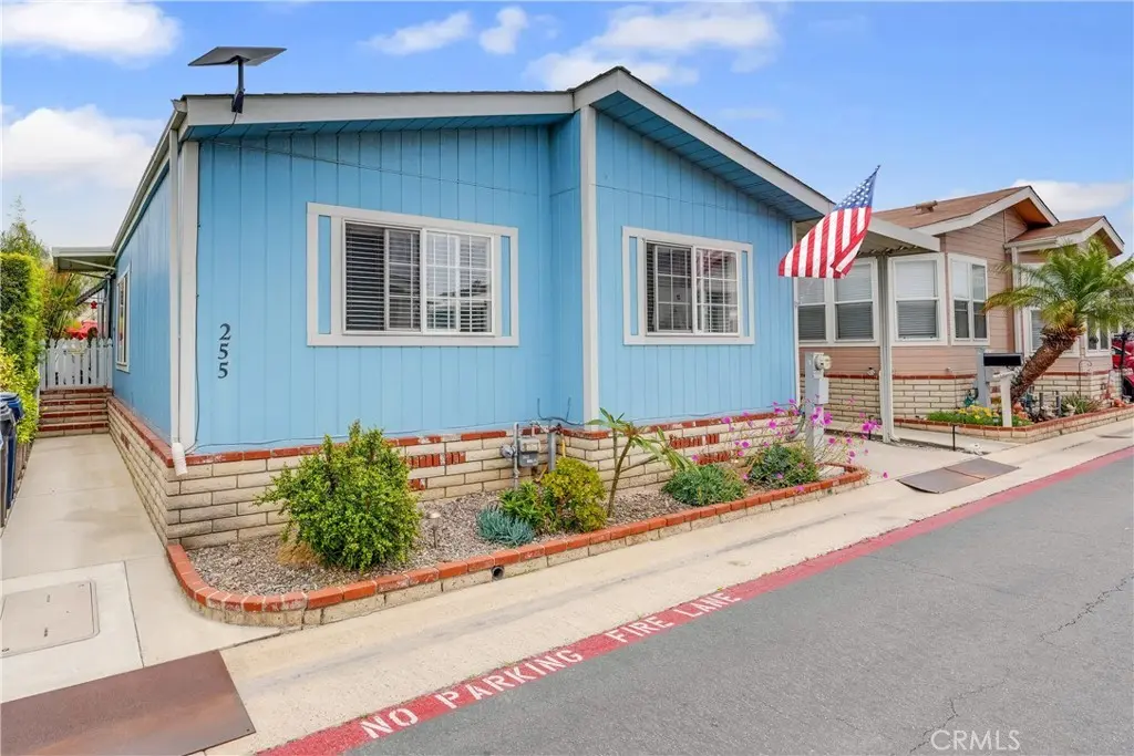 21851 Newland