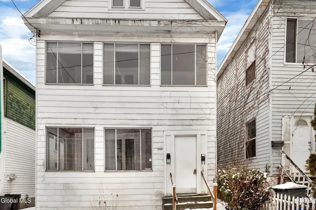 244 Morris St