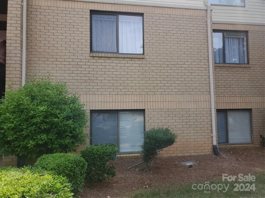 4804 Spring Lake Dr Unit B