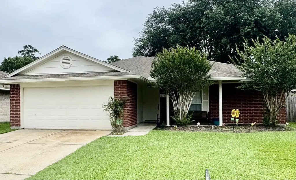 2307 Old Oak Ln