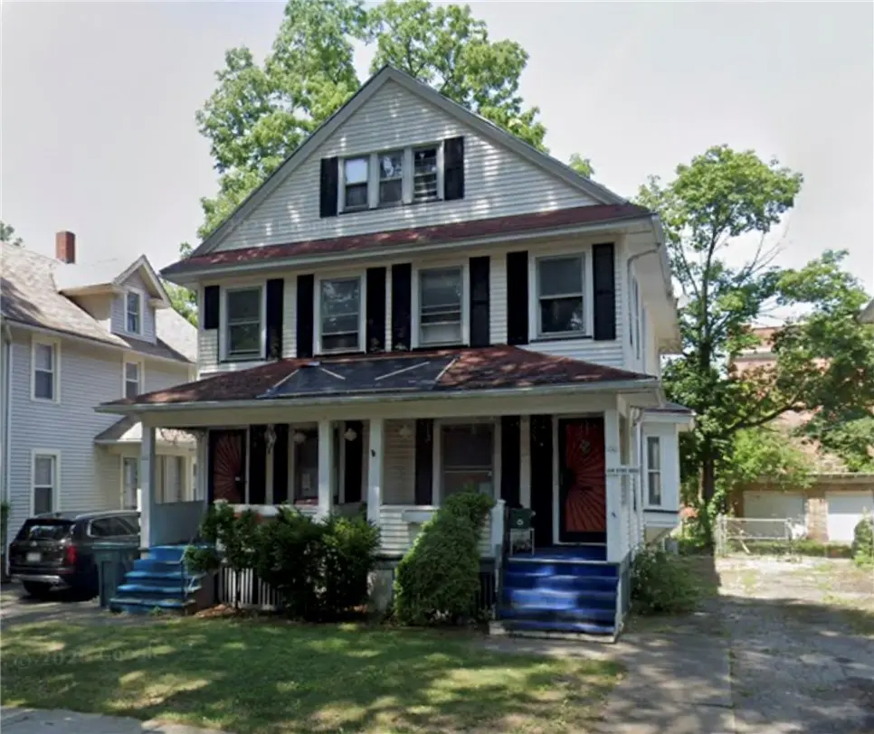 100-102 Ravenwood Ave