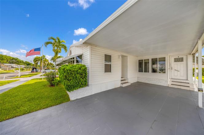 5298 NW 4th Ter