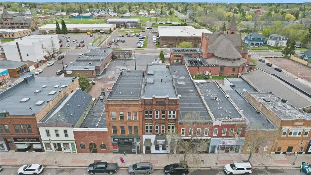 410 Main St W