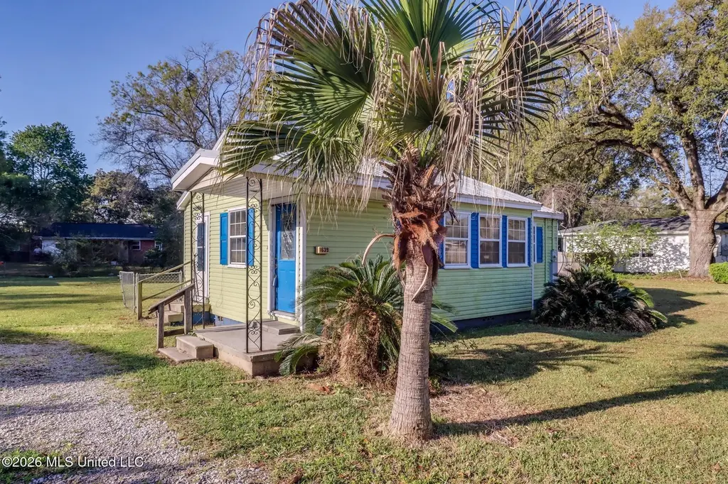 1639 Anita Ct