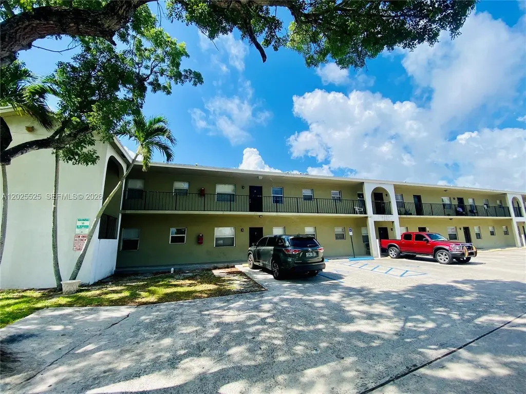 1702 S Dixie Hwy #15