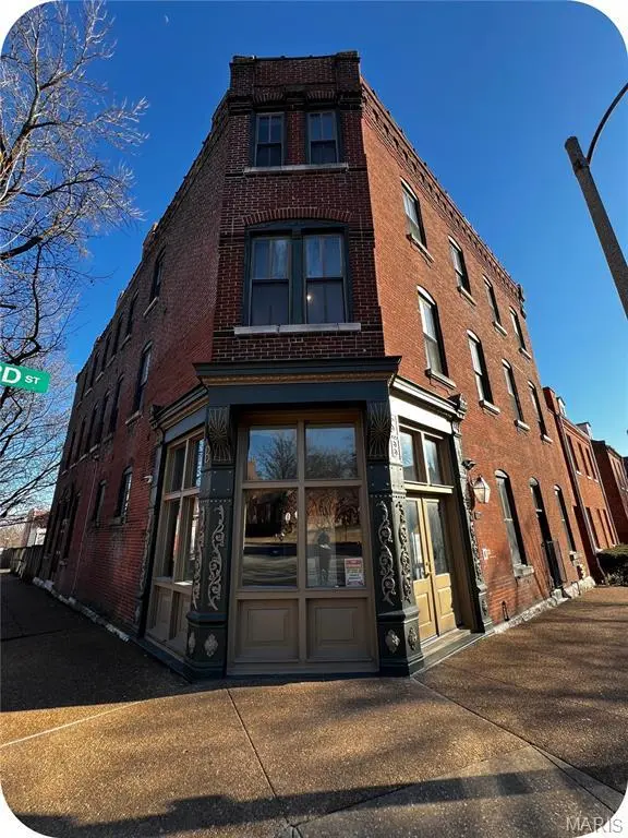 2200 Menard St
