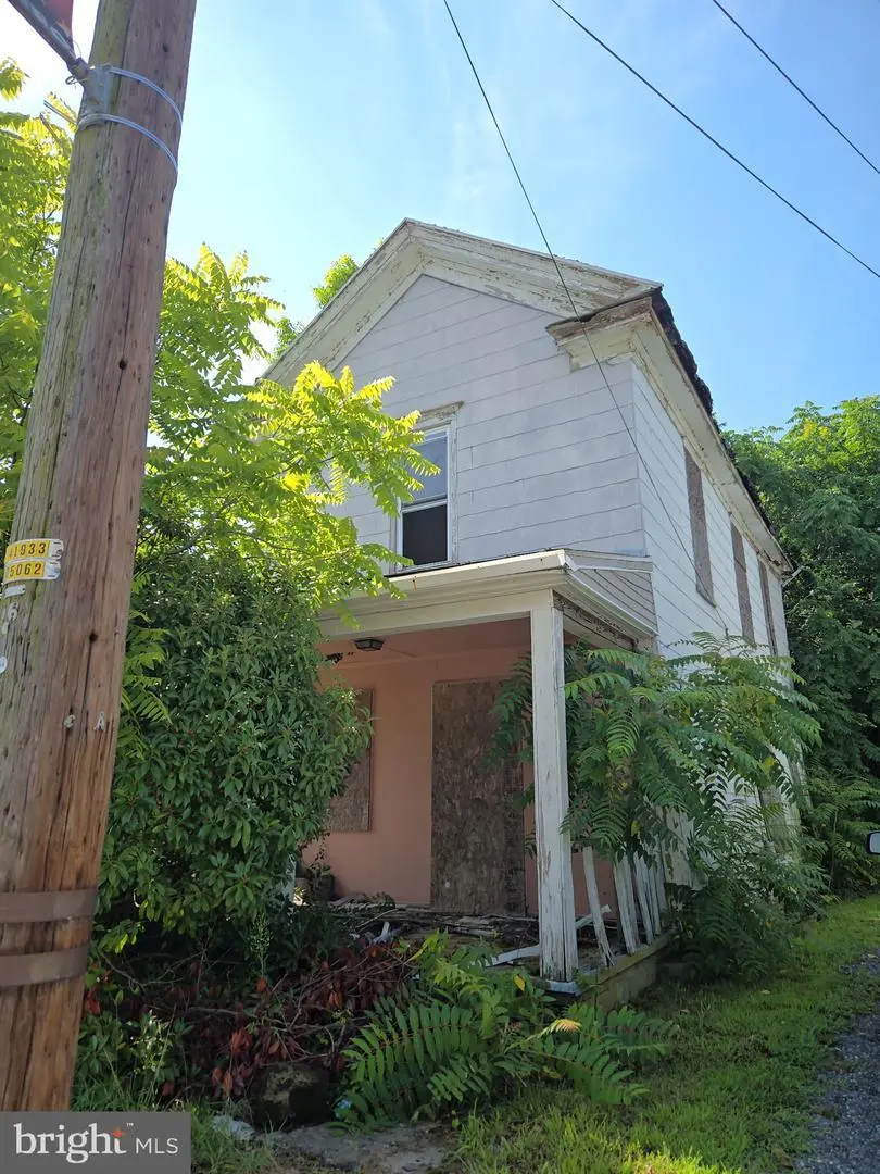 204 Academy Ave