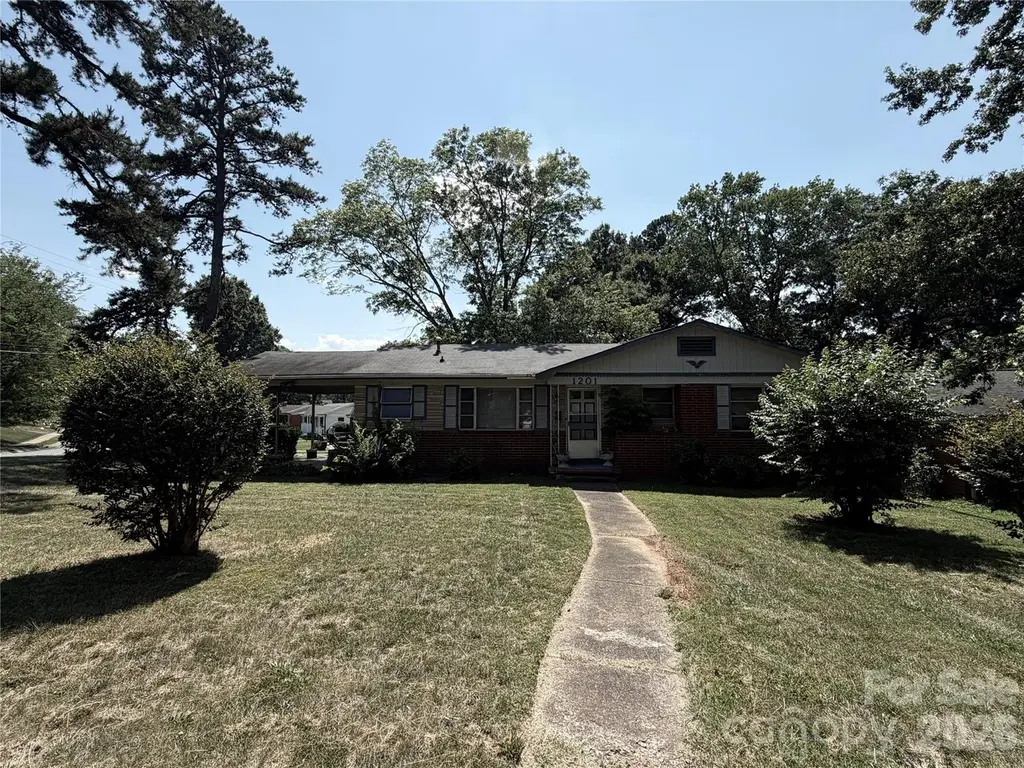 1201 Clanton Rd