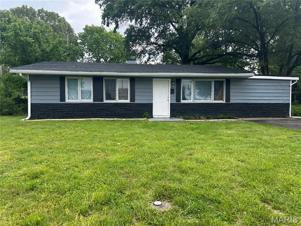 21 W Adams Dr