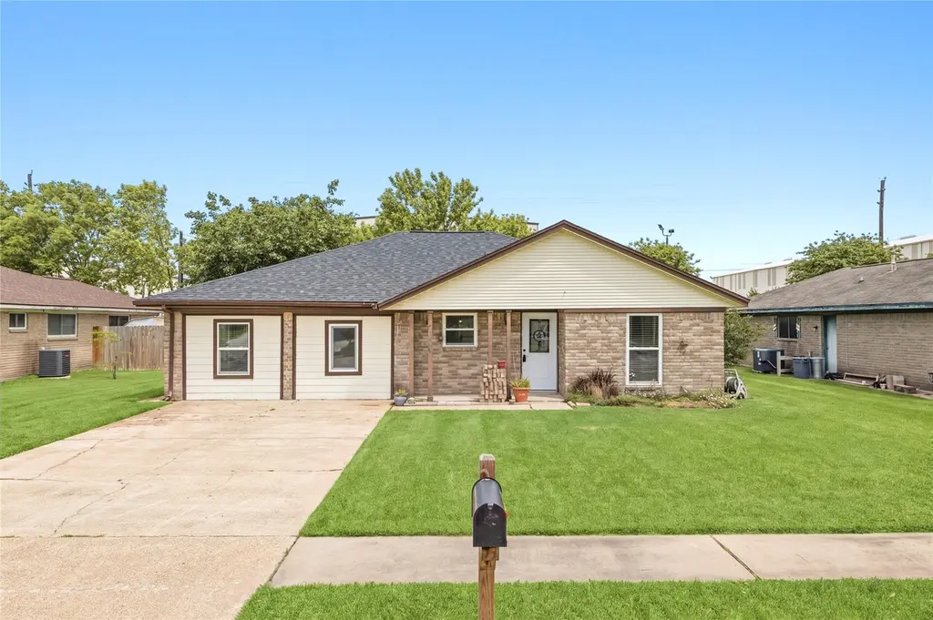 11715 Alamo Dr