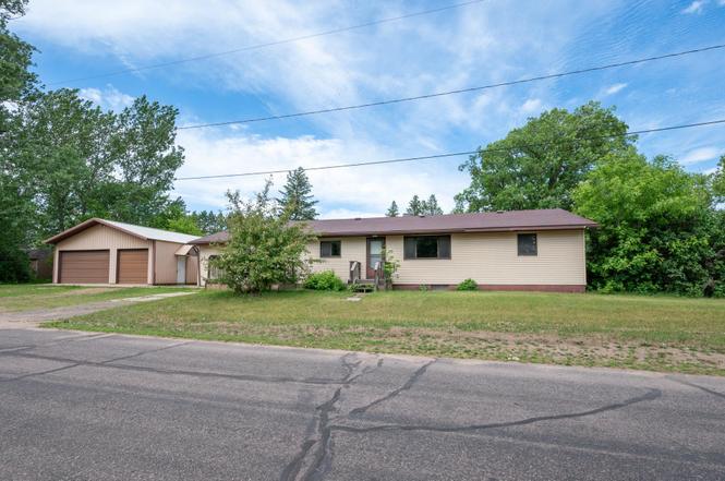 207 Daisy Ave W