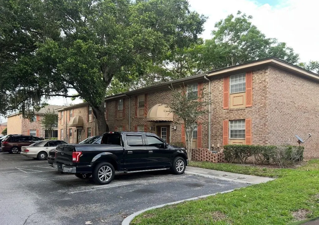 508 Banyon Tree Cir #202