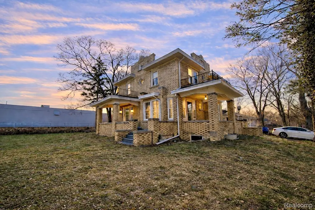 21855 Schoenherr Rd