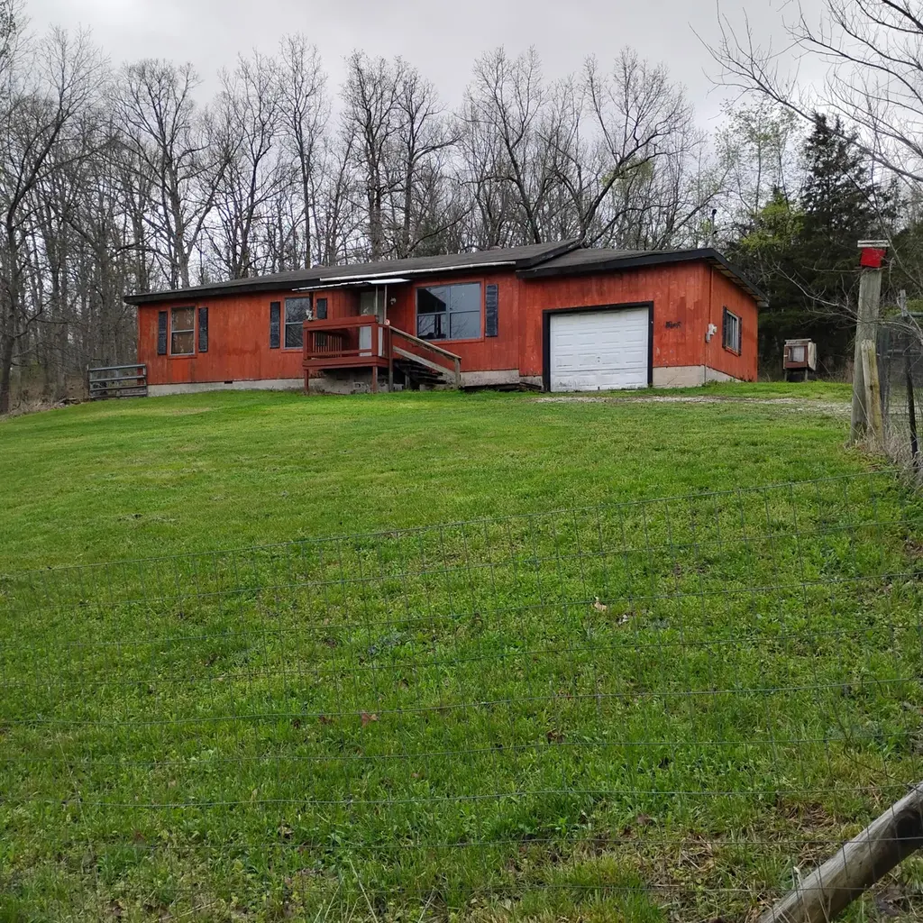 1688 E 562nd Rd