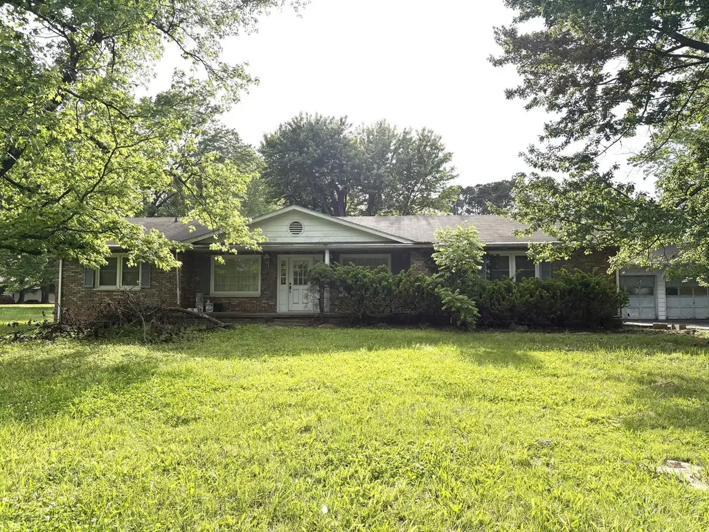 3917 Country Club Rd