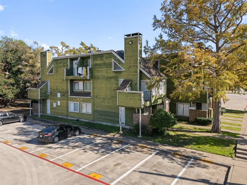 9831 Walnut St #205
