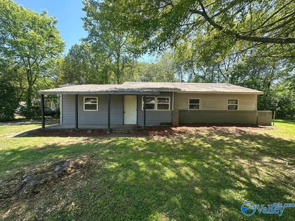 2419 Tuxedo Dr NW