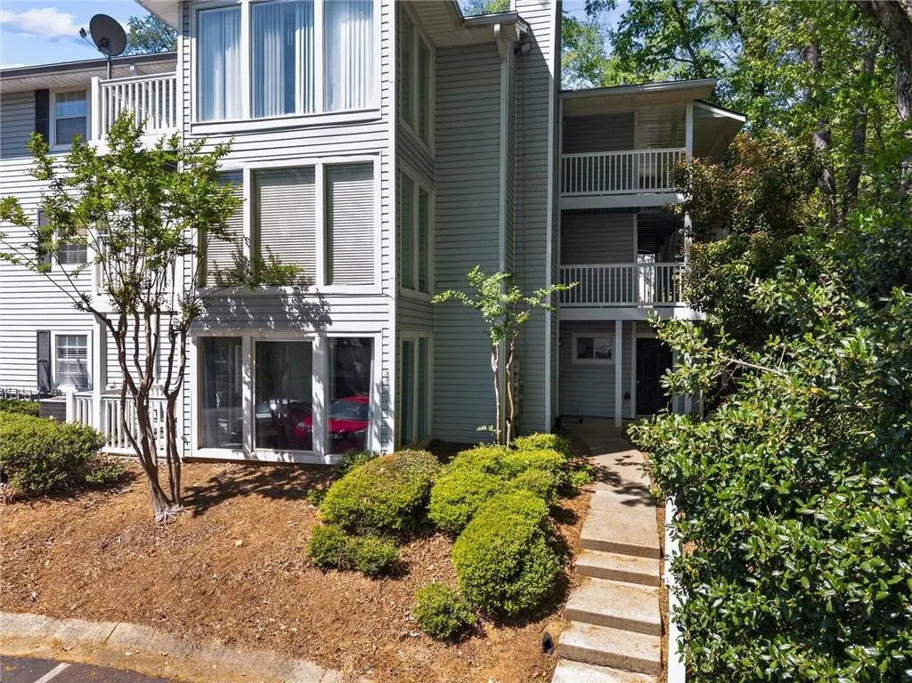 1610 Raleigh Cir SE