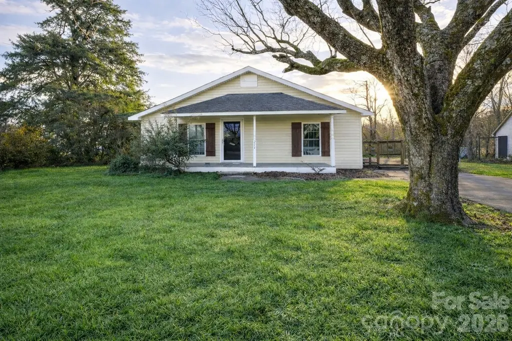 211 Webb Farm Rd