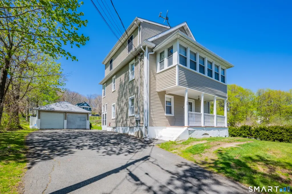28 Maple St