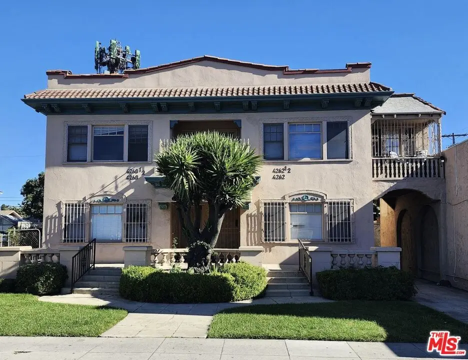 4260 S Figueroa St