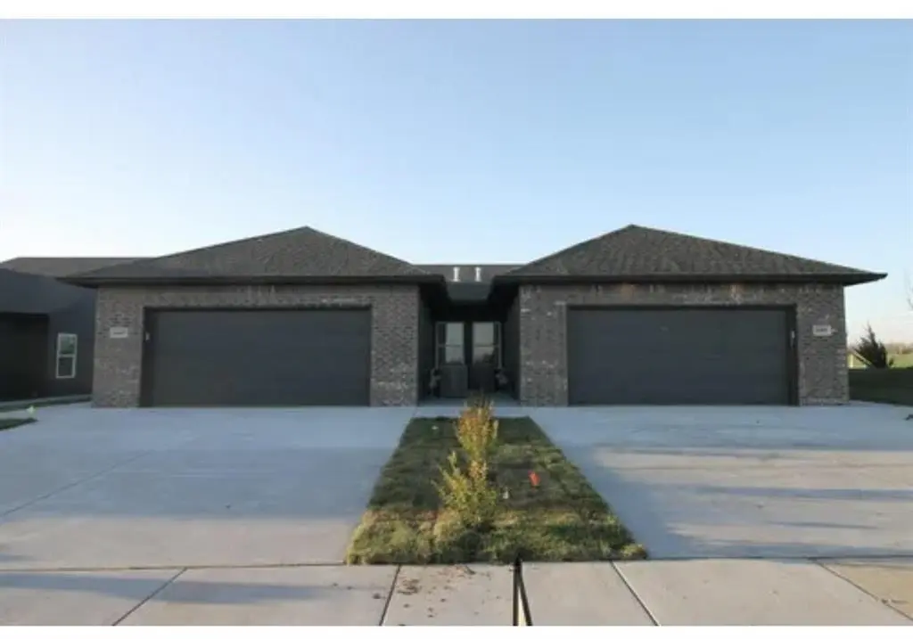 16215-16217 W Ike Ct