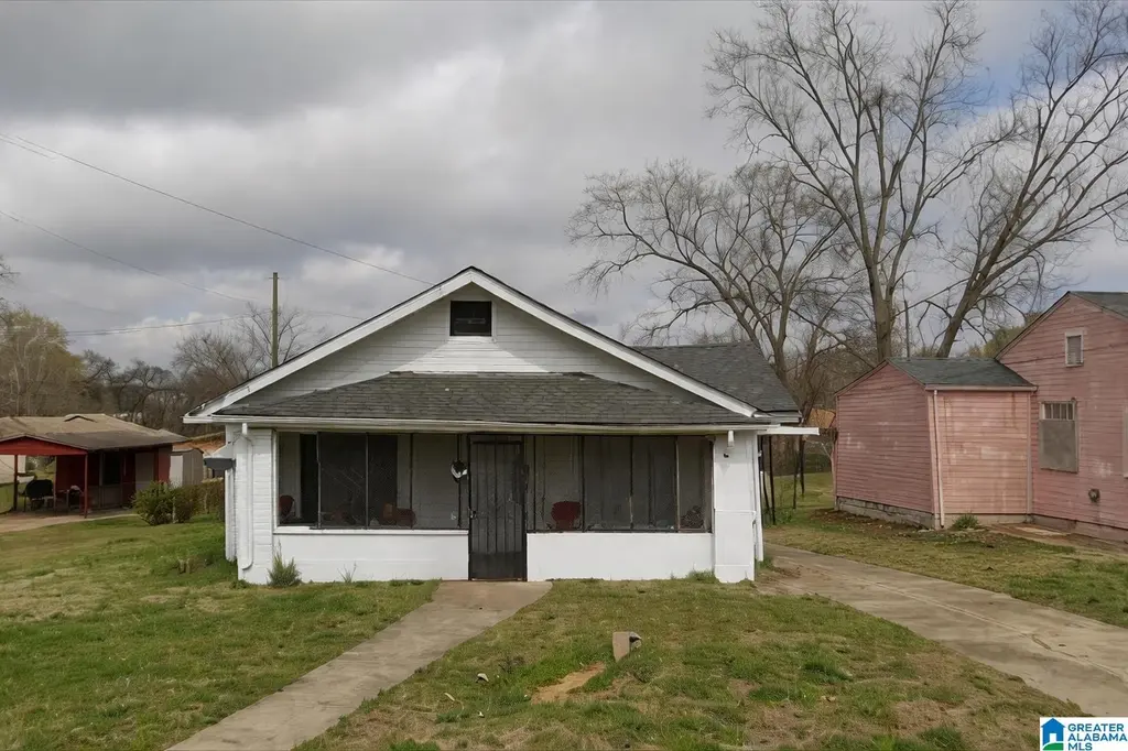 2530 Lee Ave SW