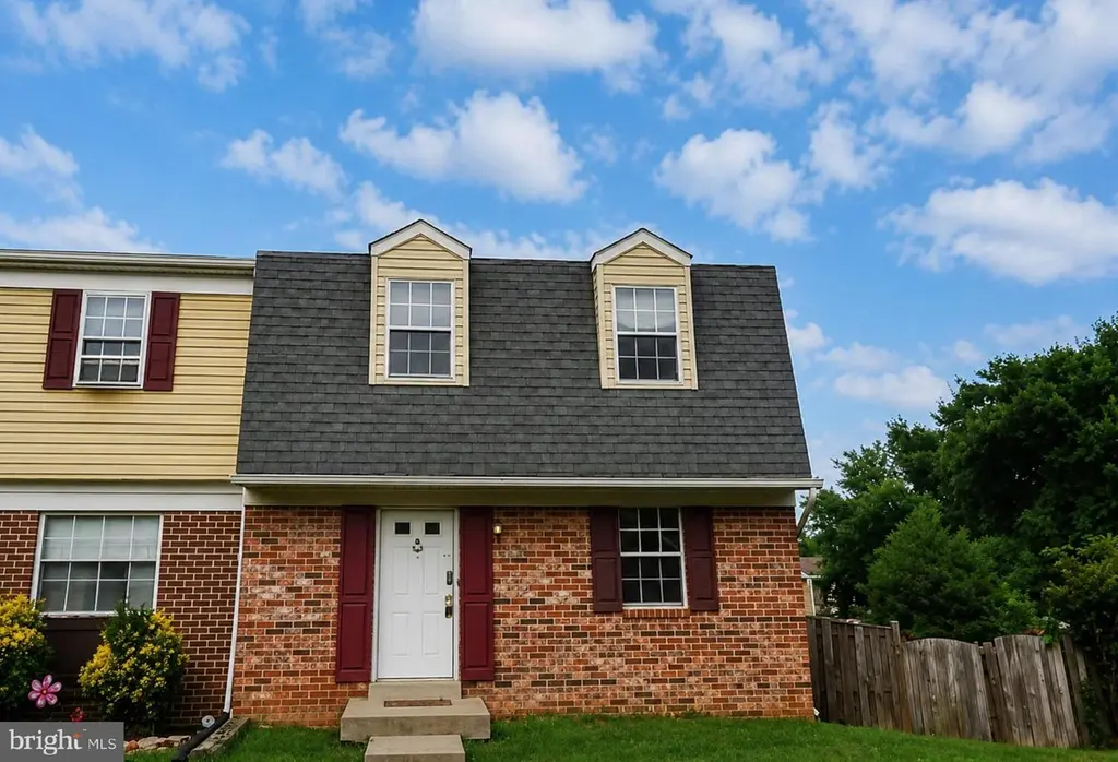 826 Holly Dr