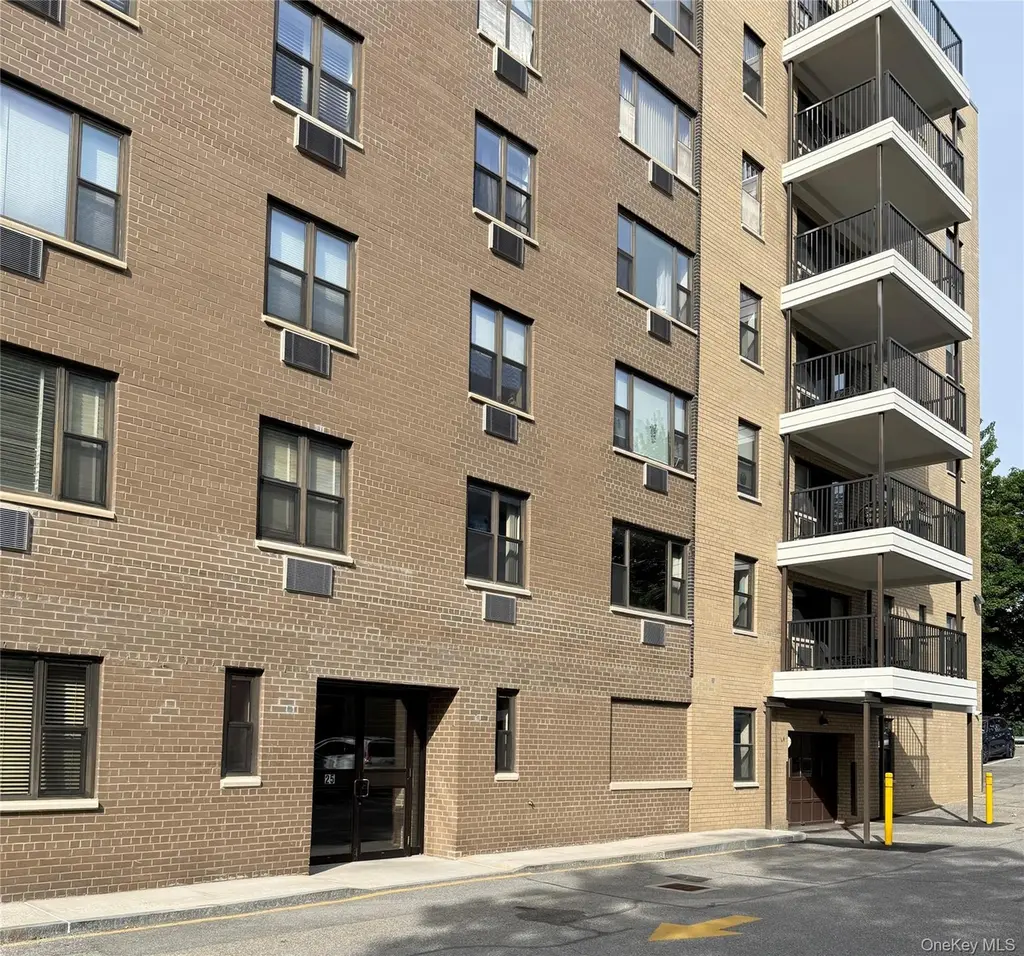 25 Stewart Pl #214