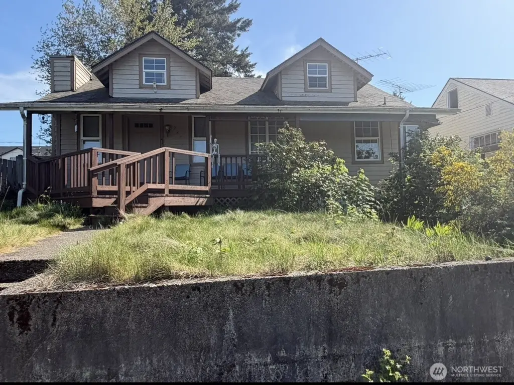 927 Ellinor Ave