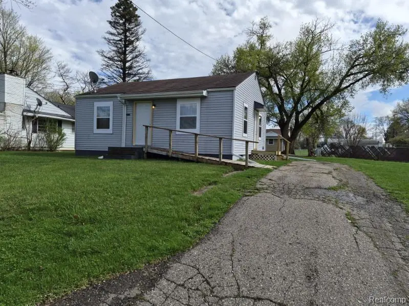 1233 W Coldwater Rd