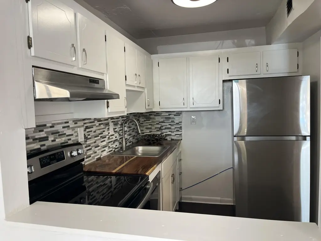 9141 Sunrise Lakes Blvd #115