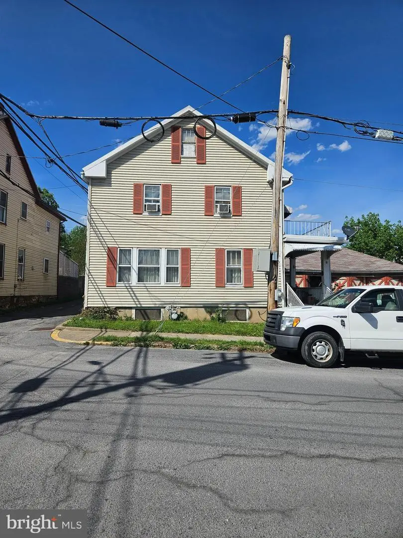 8 N Pine St