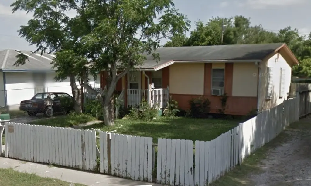 1406 Dorado St