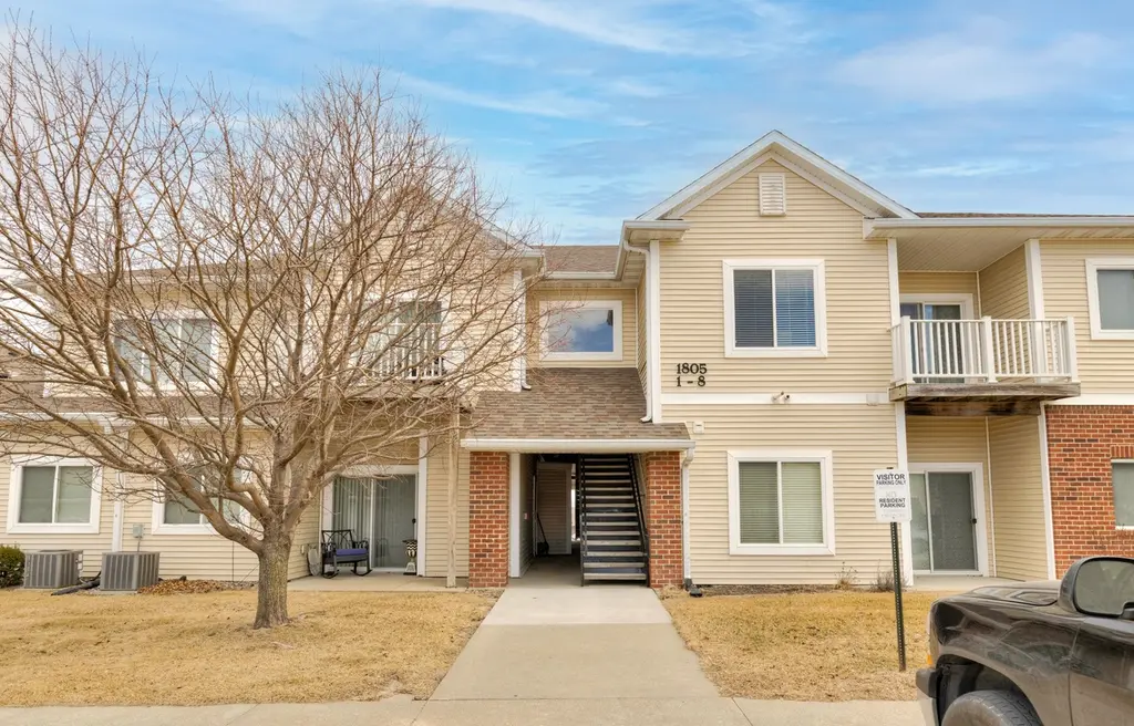 1805 SW White Birch Cir #6