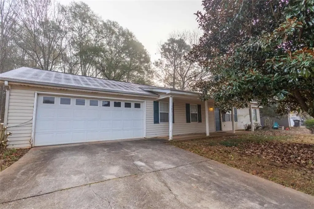 585 Cowan Rd
