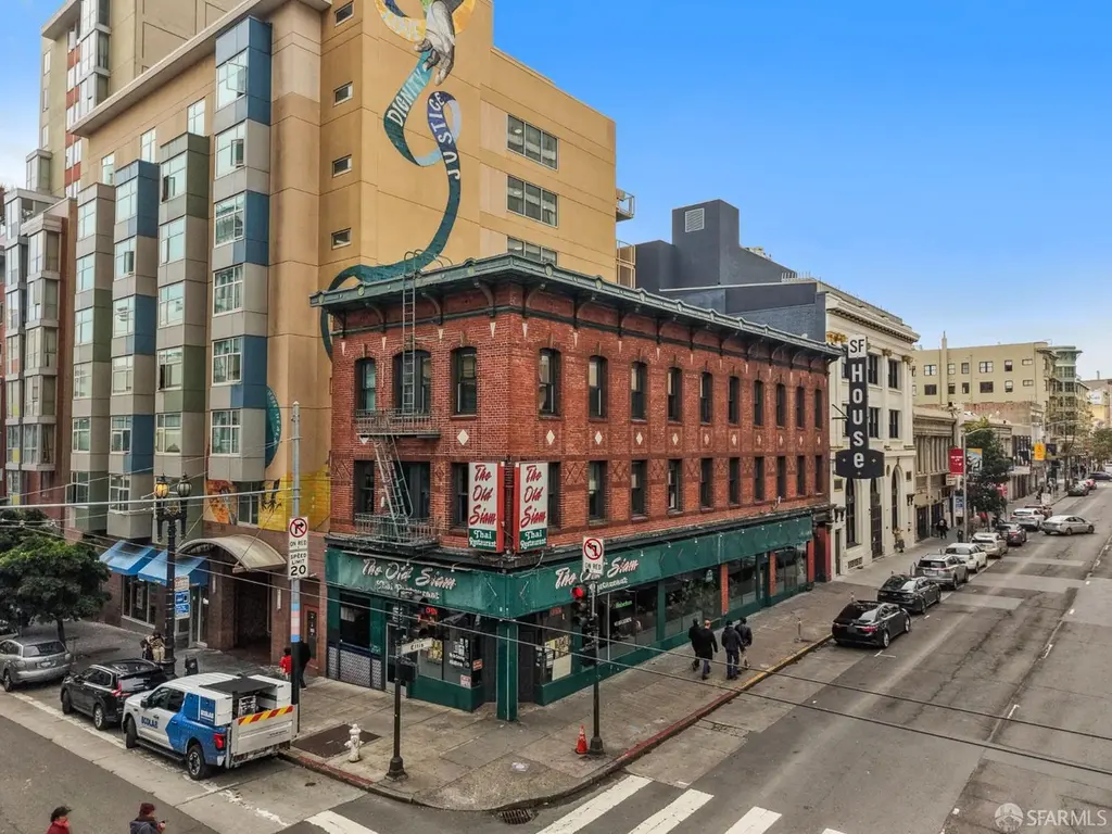 225 Ellis St