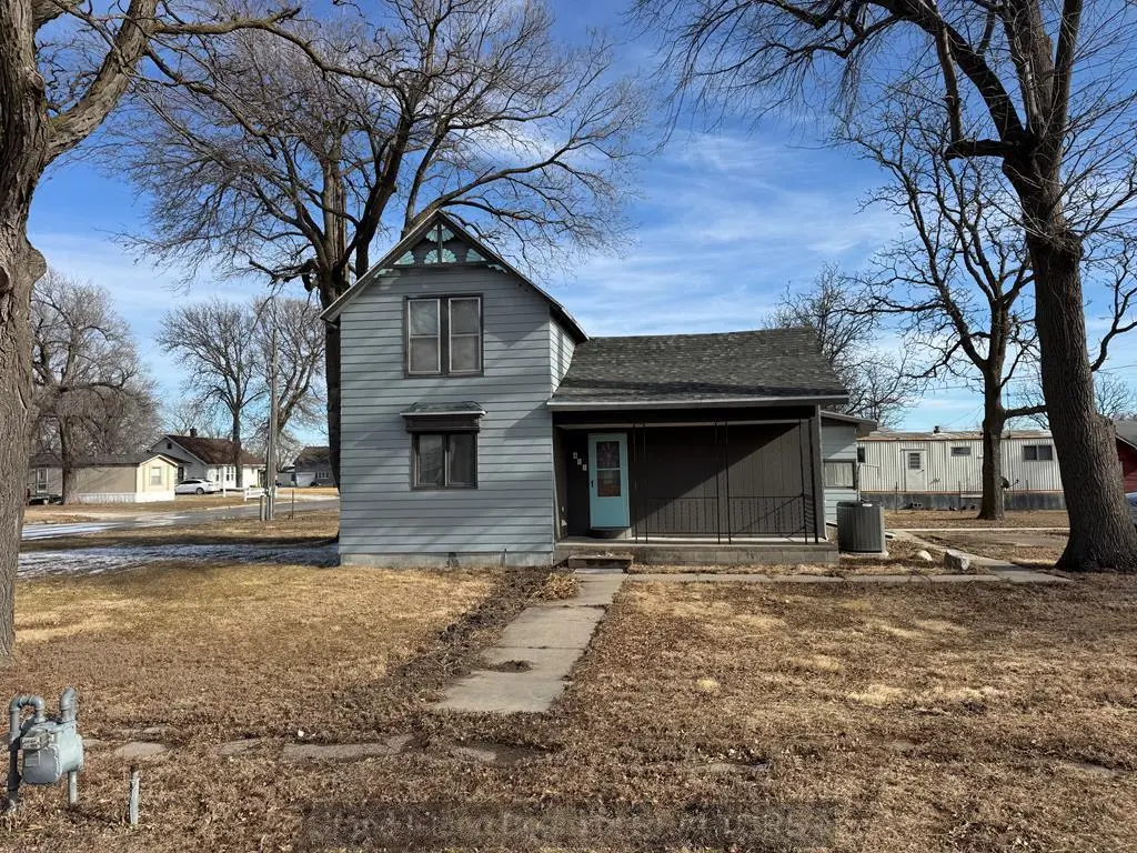 411 East St