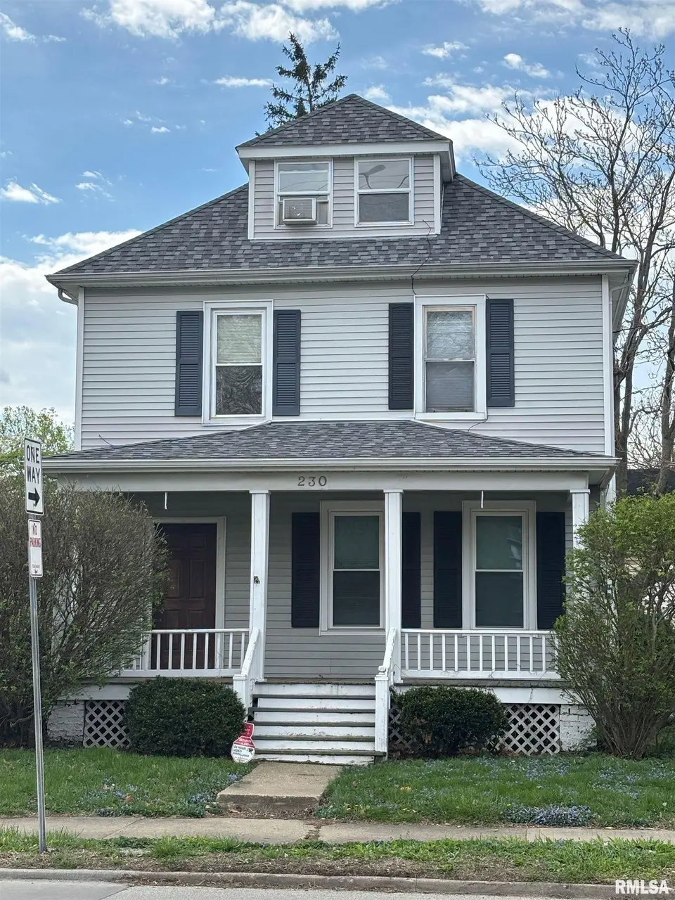 230 E Lawrence Ave