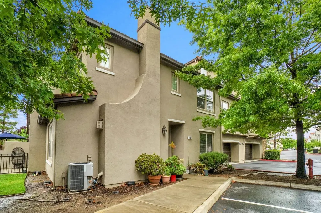 5301 E Commerce Way #8103