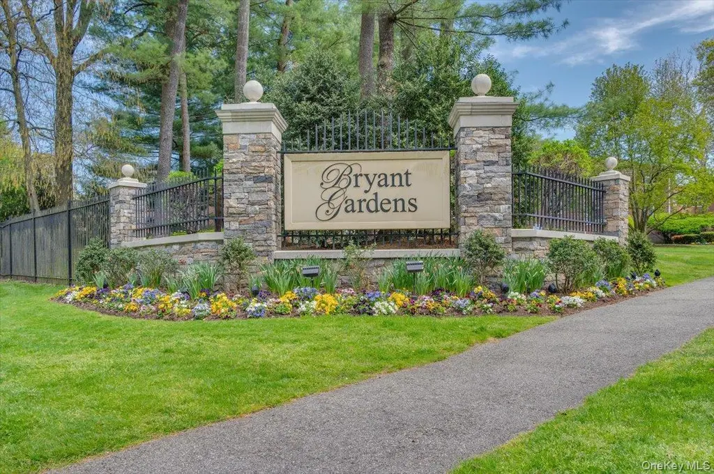 9 Bryant Cres Unit 2F